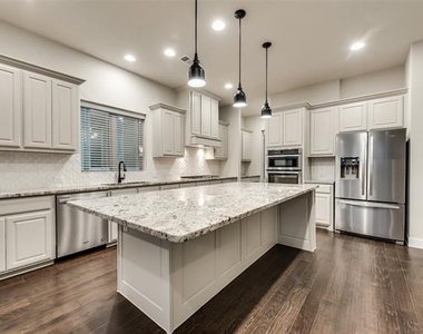 5901 The Esplanade Drive - Photo Thumbnail 14