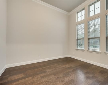 5901 The Esplanade Drive - Photo Thumbnail 4