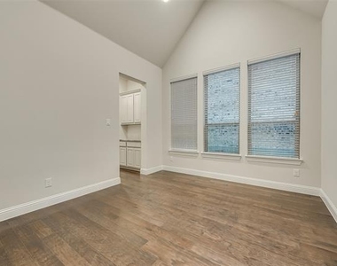 5901 The Esplanade Drive - Photo Thumbnail 6