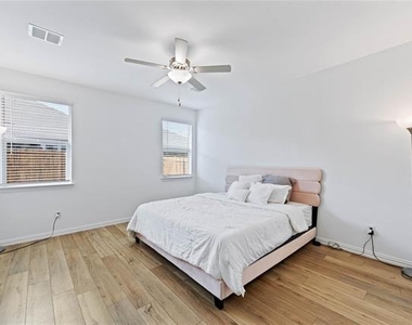 1209 Mesquite Lane - Photo Thumbnail 6