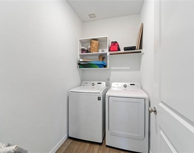 1209 Mesquite Lane - Photo Thumbnail 14