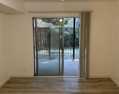 5212 Fleetwood Oaks Avenue - Photo Thumbnail 1