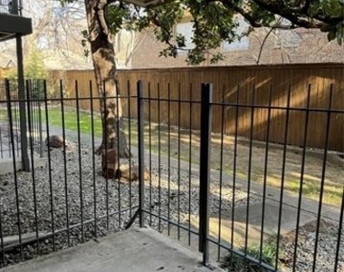 5212 Fleetwood Oaks Avenue - Photo Thumbnail 4