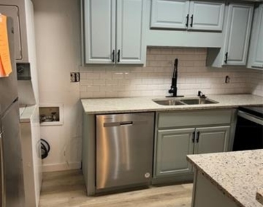 5212 Fleetwood Oaks Avenue - Photo Thumbnail 3