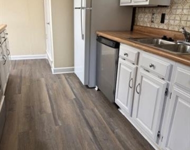923 Warren Way - Photo Thumbnail 9