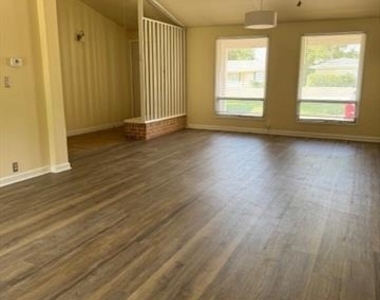 923 Warren Way - Photo Thumbnail 6