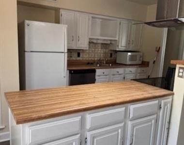 923 Warren Way - Photo Thumbnail 8