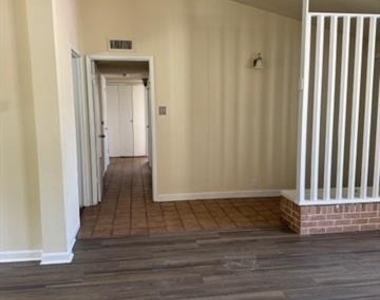 923 Warren Way - Photo Thumbnail 5