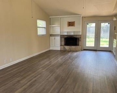 923 Warren Way - Photo Thumbnail 3