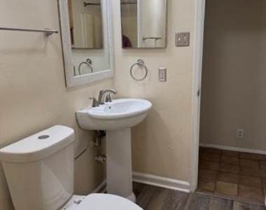 923 Warren Way - Photo Thumbnail 13