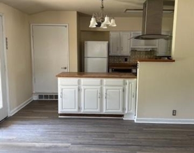 923 Warren Way - Photo Thumbnail 7