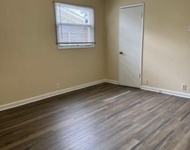 923 Warren Way - Photo Thumbnail 20