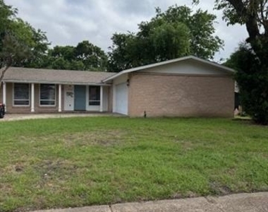 923 Warren Way - Photo Thumbnail 24