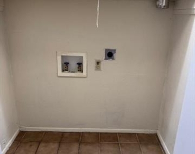 923 Warren Way - Photo Thumbnail 16