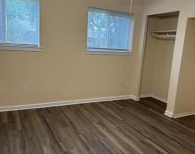 923 Warren Way - Photo Thumbnail 18