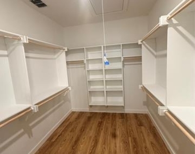 309 W Cedar Street - Photo Thumbnail 3