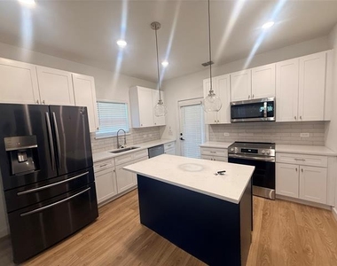 309 W Cedar Street - Photo Thumbnail 1
