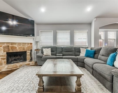 4312 Poppy Drive - Photo Thumbnail 4