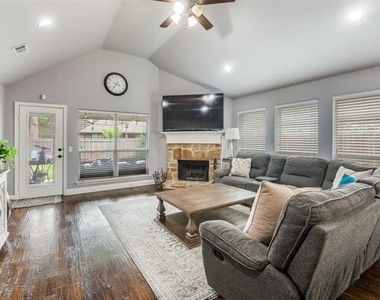 4312 Poppy Drive - Photo Thumbnail 3