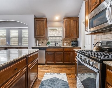 4312 Poppy Drive - Photo Thumbnail 7