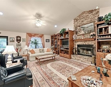 105 Santee Drive - Photo Thumbnail 5