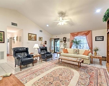 105 Santee Drive - Photo Thumbnail 7