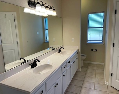 1414 Lauren Lane - Photo Thumbnail 5