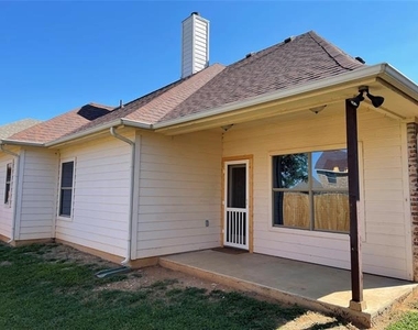 1414 Lauren Lane - Photo Thumbnail 9