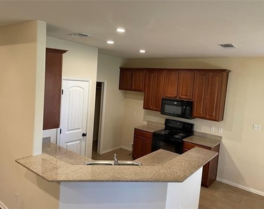 1414 Lauren Lane - Photo Thumbnail 2