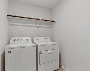 3234 Hawkins Drive - Photo Thumbnail 17