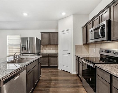 3234 Hawkins Drive - Photo Thumbnail 6