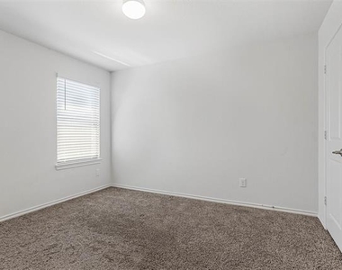 3234 Hawkins Drive - Photo Thumbnail 15