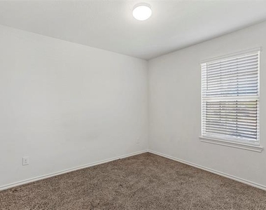 3234 Hawkins Drive - Photo Thumbnail 12