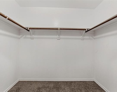 3234 Hawkins Drive - Photo Thumbnail 2