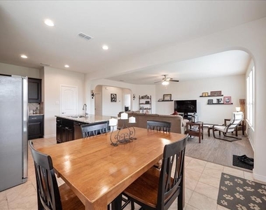 1104 Genola Drive - Photo Thumbnail 6