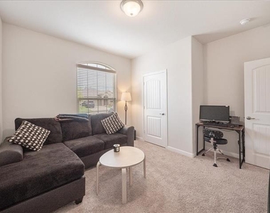 1104 Genola Drive - Photo Thumbnail 16