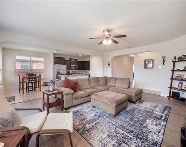 1104 Genola Drive - Photo Thumbnail 7