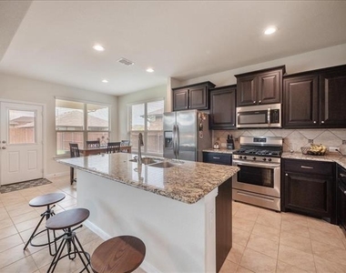 1104 Genola Drive - Photo Thumbnail 3