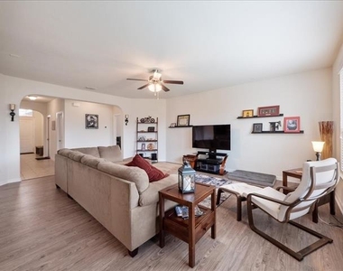 1104 Genola Drive - Photo Thumbnail 8