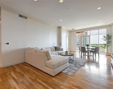 2828 Hood Street - Photo Thumbnail 3