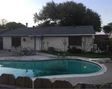 5228 Runyon Drive - Photo Thumbnail 2
