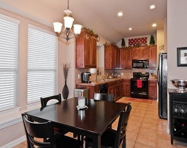 10137 Sanden Drive - Photo Thumbnail 5