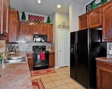 10137 Sanden Drive - Photo Thumbnail 7