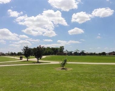 10137 Sanden Drive - Photo Thumbnail 21