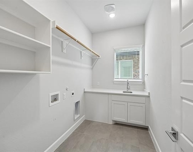 826 Marathon Court - Photo Thumbnail 9