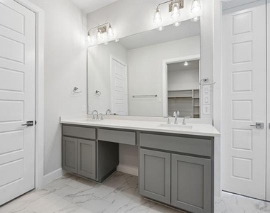 826 Marathon Court - Photo Thumbnail 4