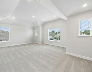 826 Marathon Court - Photo Thumbnail 8