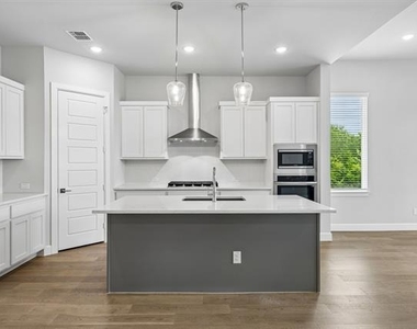 826 Marathon Court - Photo Thumbnail 1