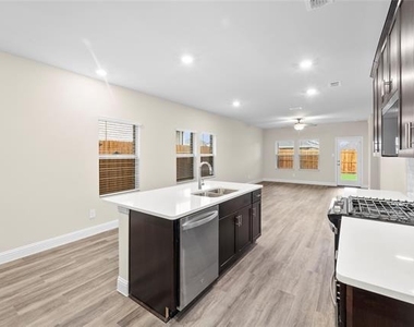 603 Hemingway Lane - Photo Thumbnail 5