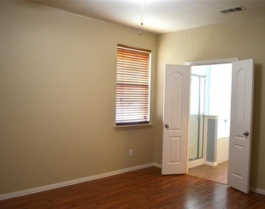 10113 Hanover Drive - Photo Thumbnail 7